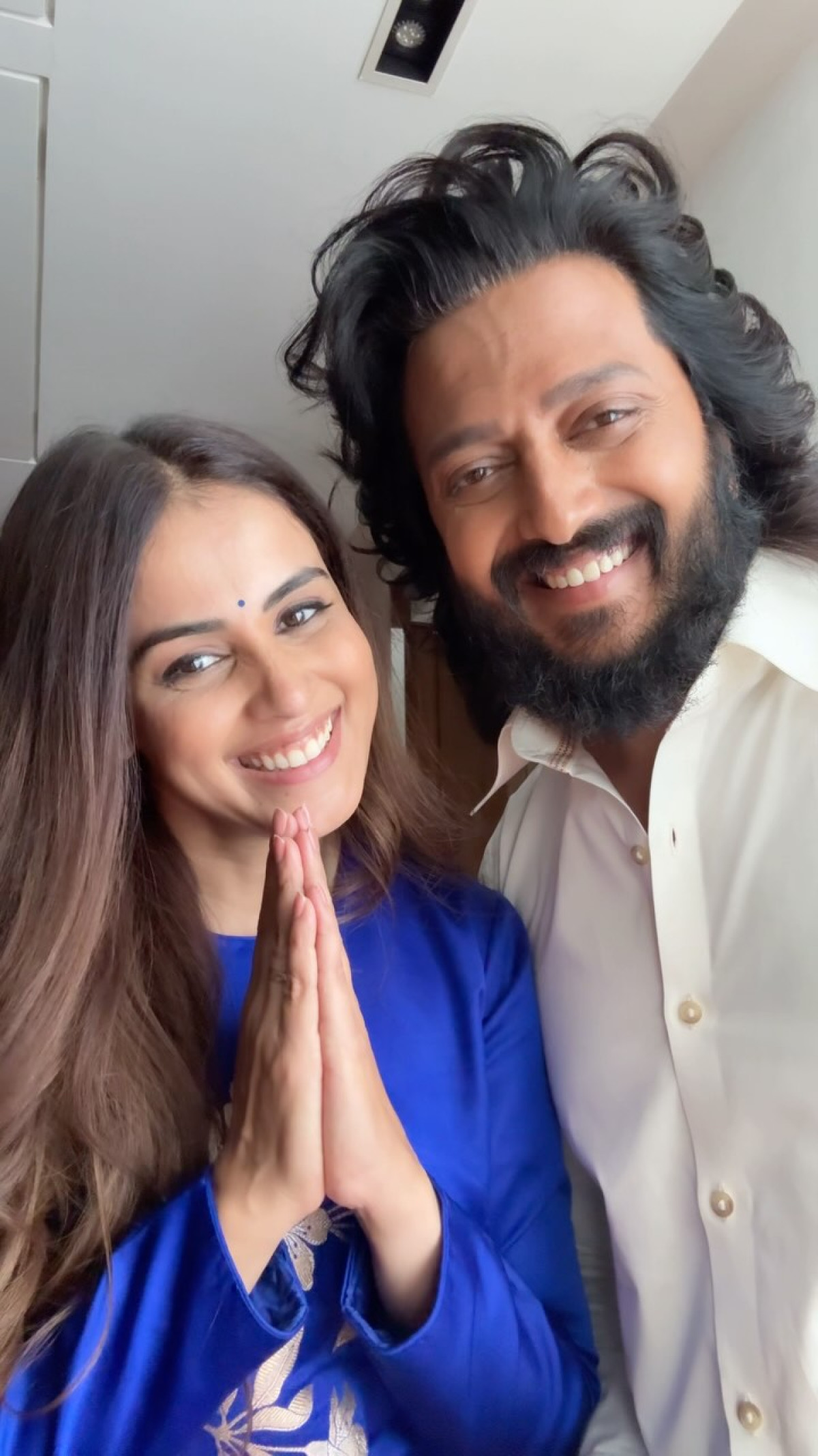 Riteish Deshmukh Celebrates Maharashtra Pride Bollywood star Riteish Deshmukh’s vivid post salutes Maharashtra’s pride & rich culture.!!