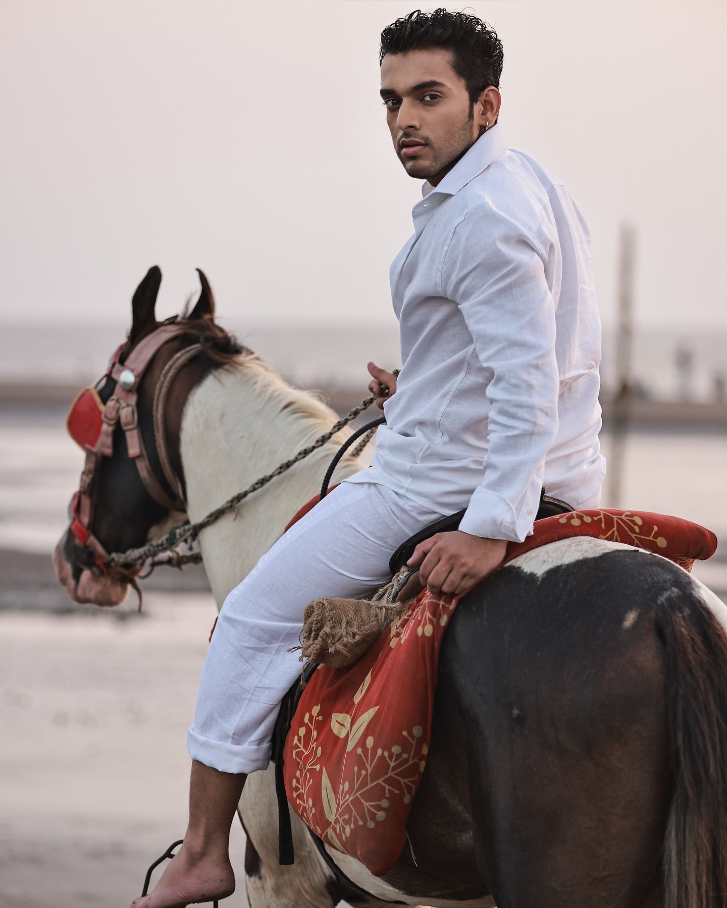 Royal Poise: Shailesh Ramugade’s Subtle Elegance Timeless charm in frame; Shailesh Ramugade exudes quiet, regal elegance with each shot !!