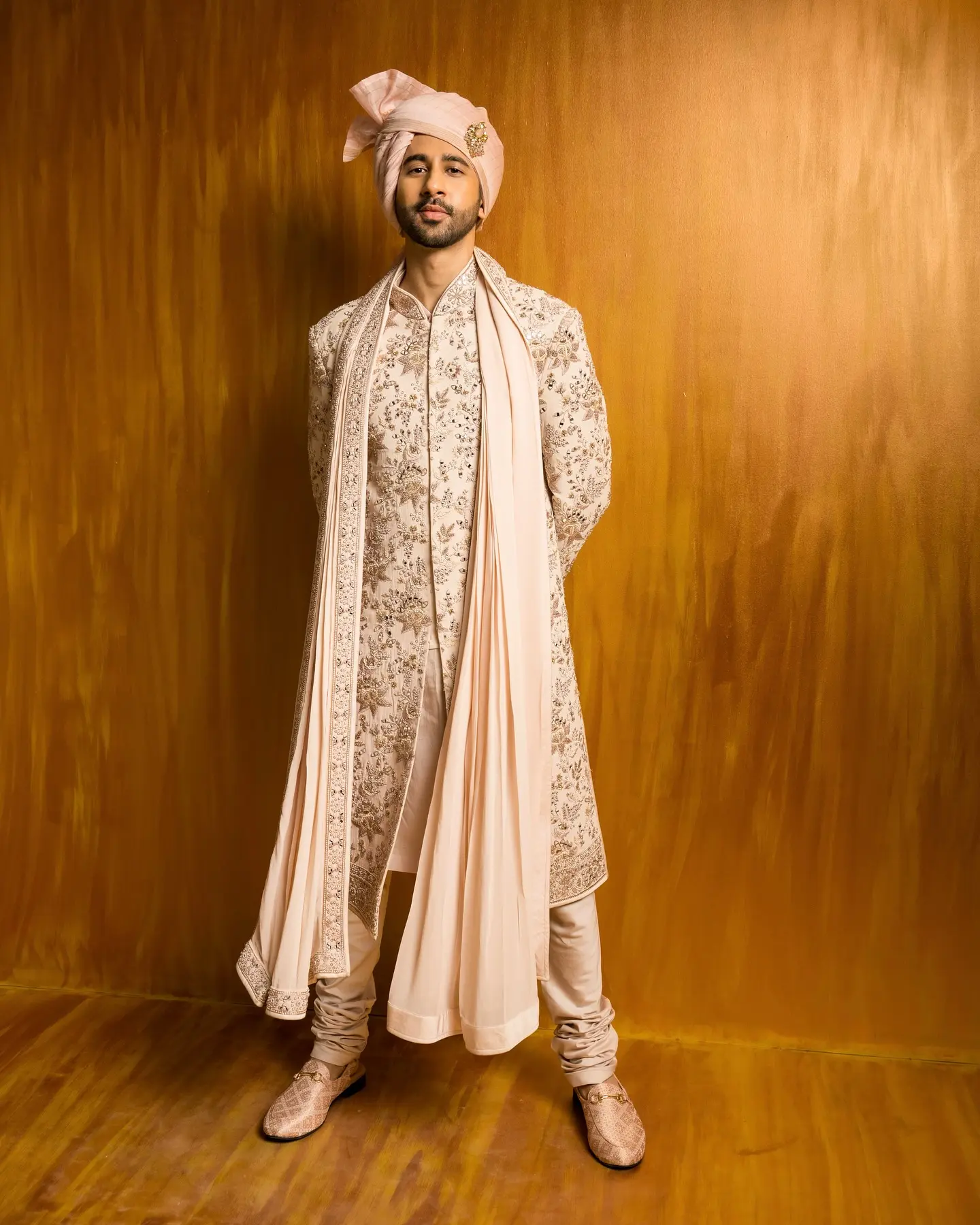 Royal Weekend Ready: Vihaan Samat Embraces Regal Vibes Vihaan Samat steps into a royal weekend with a candid look and a promise of new adventures ahead.