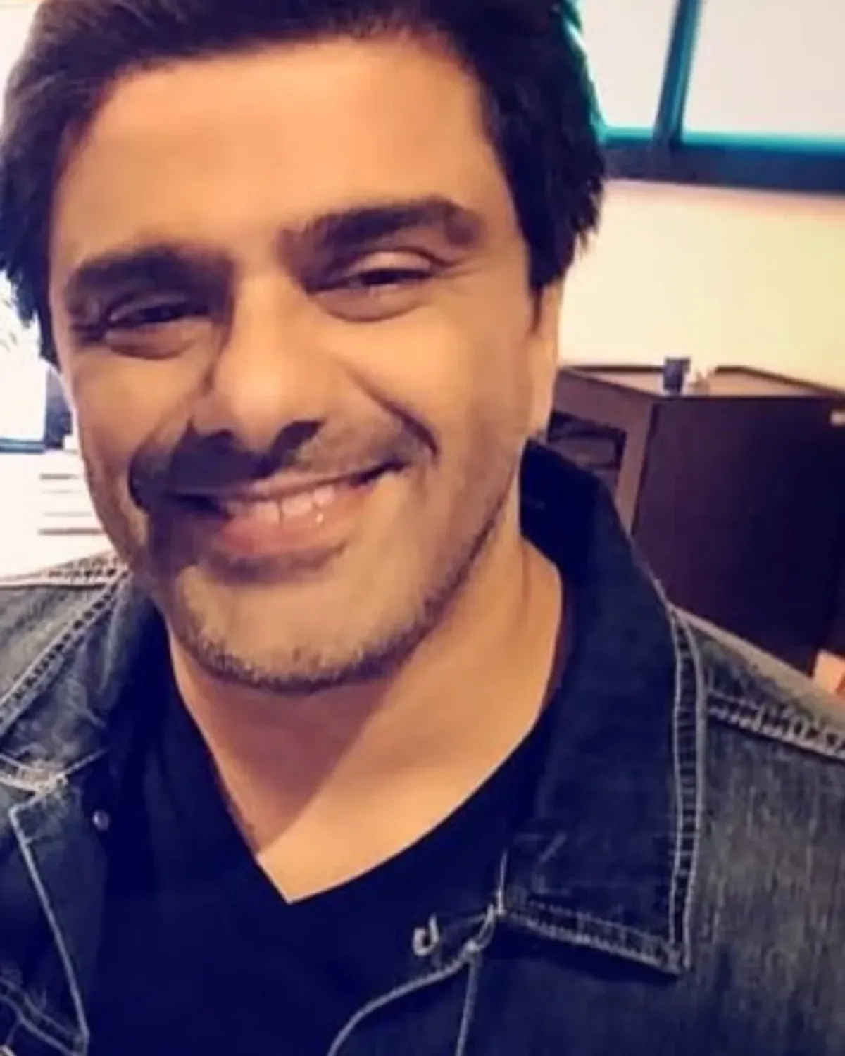 Samir Soni Shines on Instagram With Heartfelt Fan Tributes Beloved by fans for his charming smile and inspiration, Samir Soni continues to win hearts.