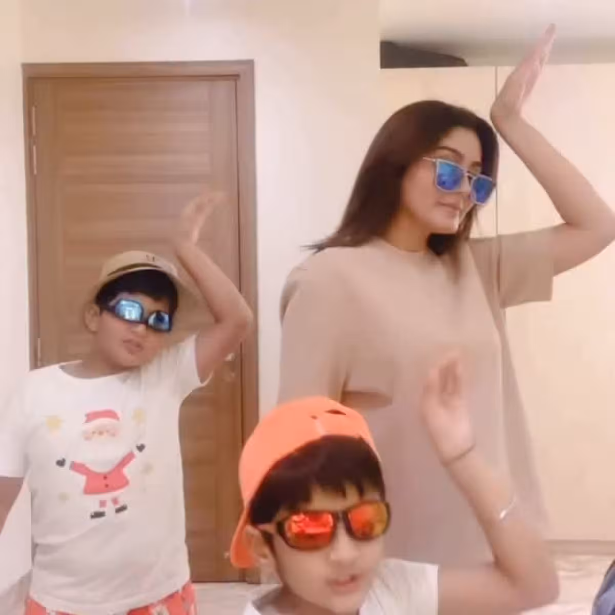 Sana Makbul’s Intriguing Post Sparks Symbolic Debate Celeb Sana Makbul stumps fans with playful ‘🐓 or 🍌’ choice that ignites lively online buzz.