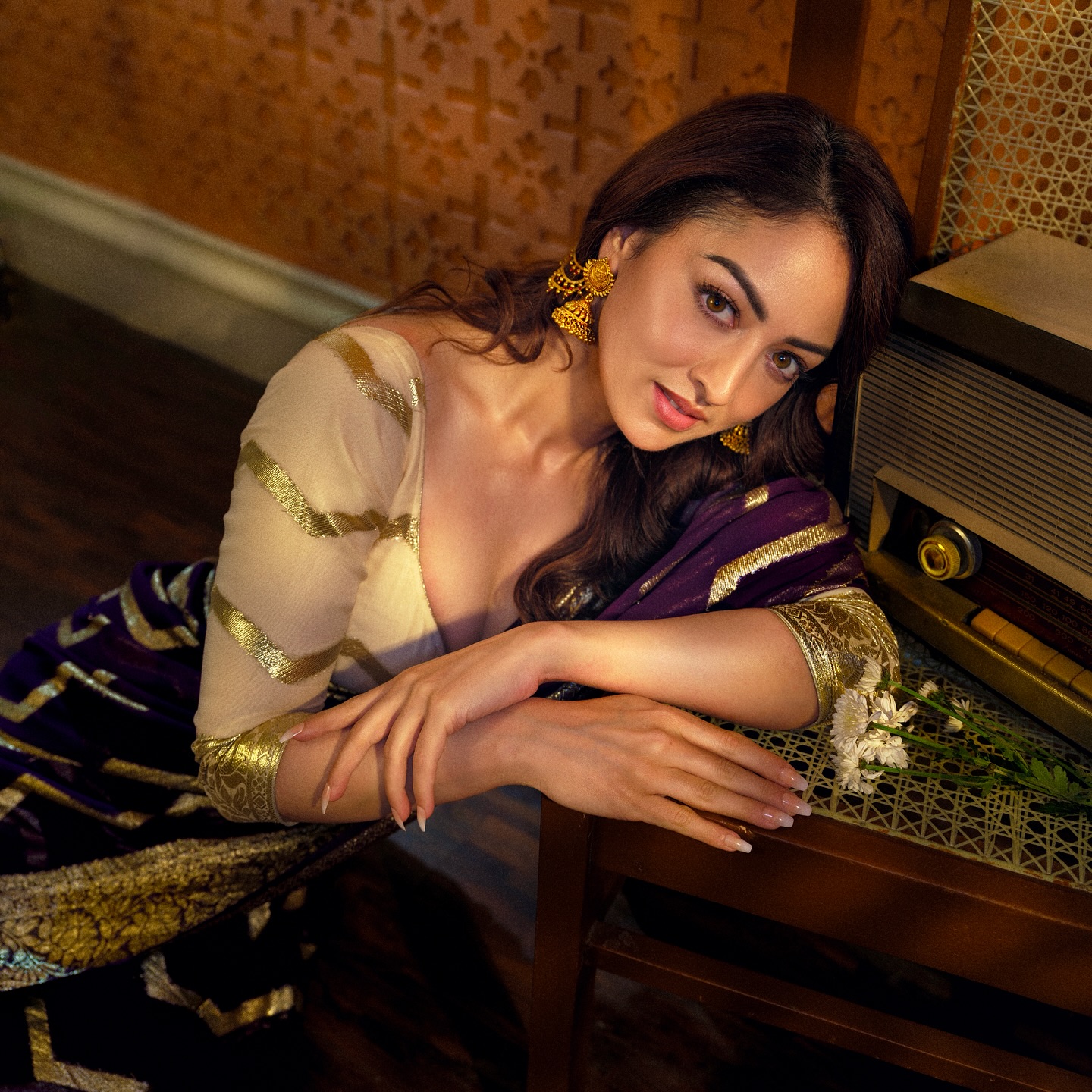 Sandeepa Dhar Shines in Chic Mirror Selfie Effortless flair meets mirror magic: Sandeepa Dhar exudes chic vibes that enchant every eye.