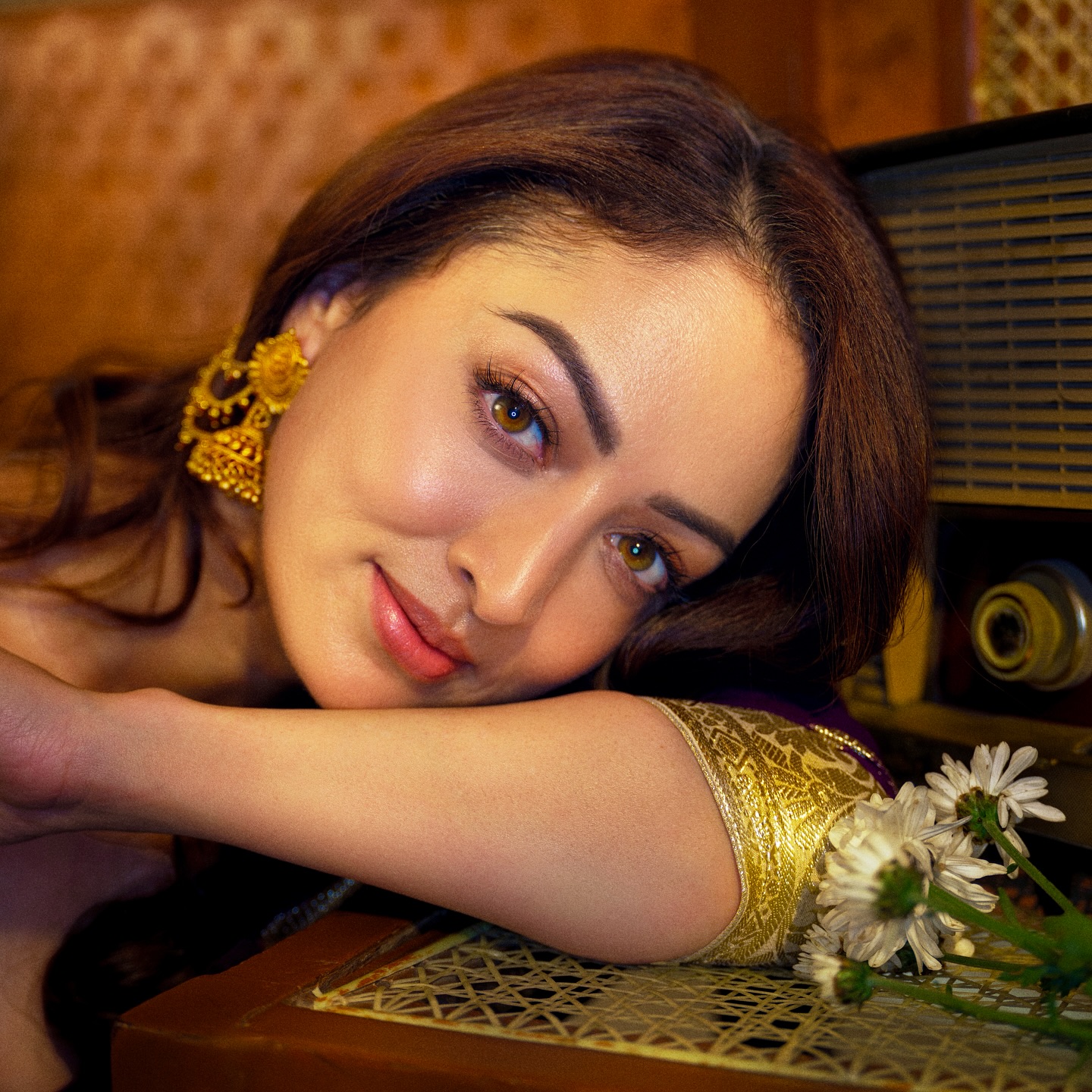Sandeepa Dhar Shines in Chic Mirror Selfie