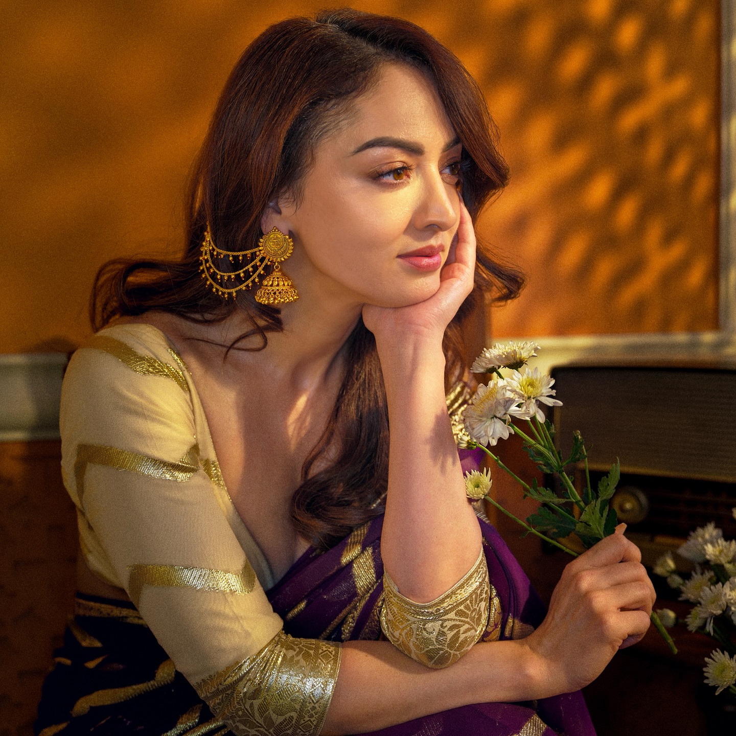 Sandeepa Dhar Shines in Chic Mirror Selfie