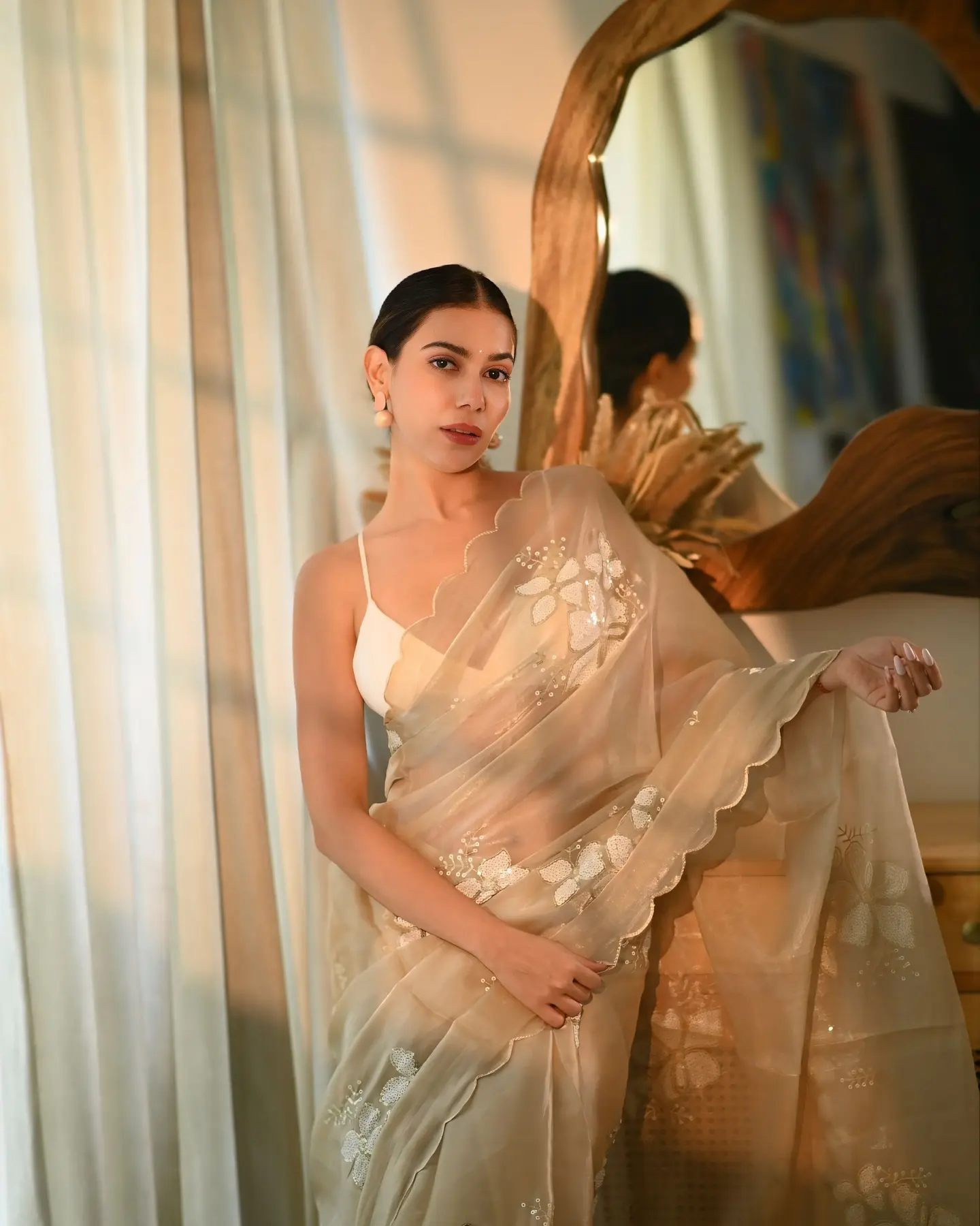 Saree Commands Attention: Palak Purswani’s Modern Ethnic Look