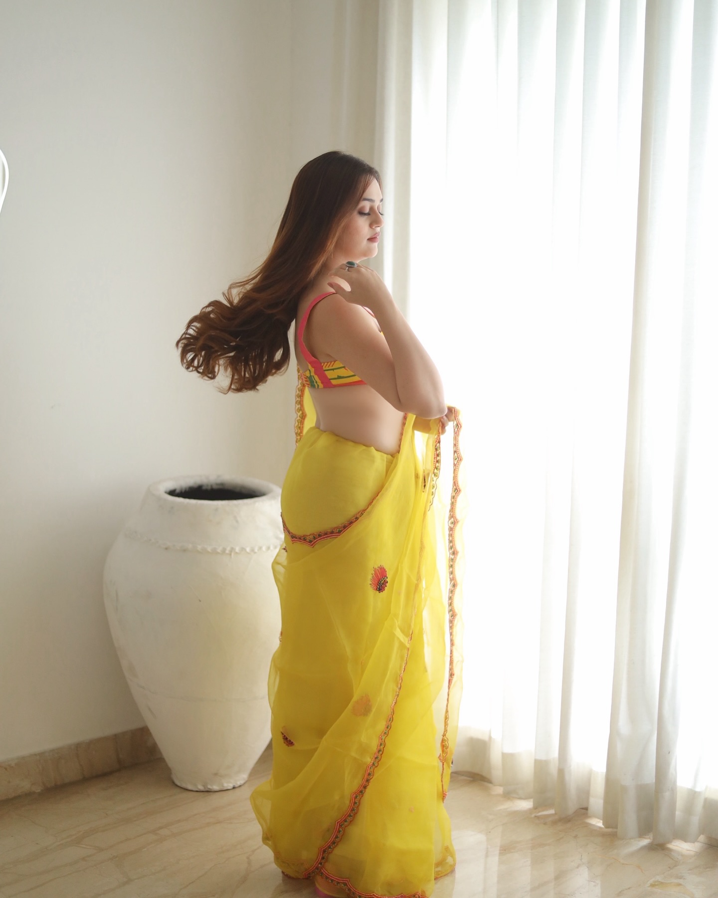Saree Love: Vaishnavi Prakash Stuns in Vibrant Ethnic Look