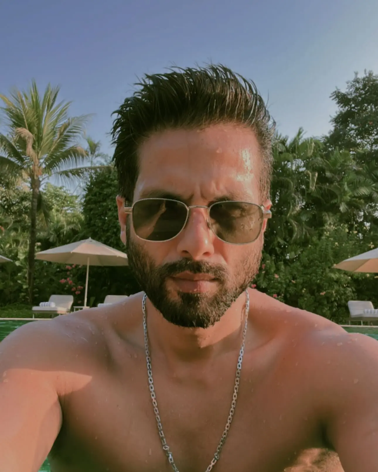 Shahid Kapoor Selfie Stuns Social Media