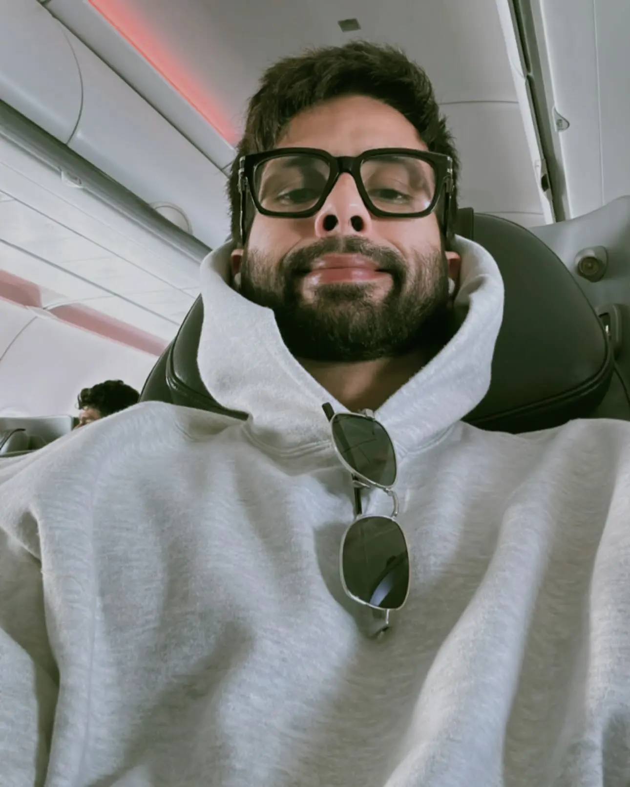 Shahid Kapoor Selfie Stuns Social Media