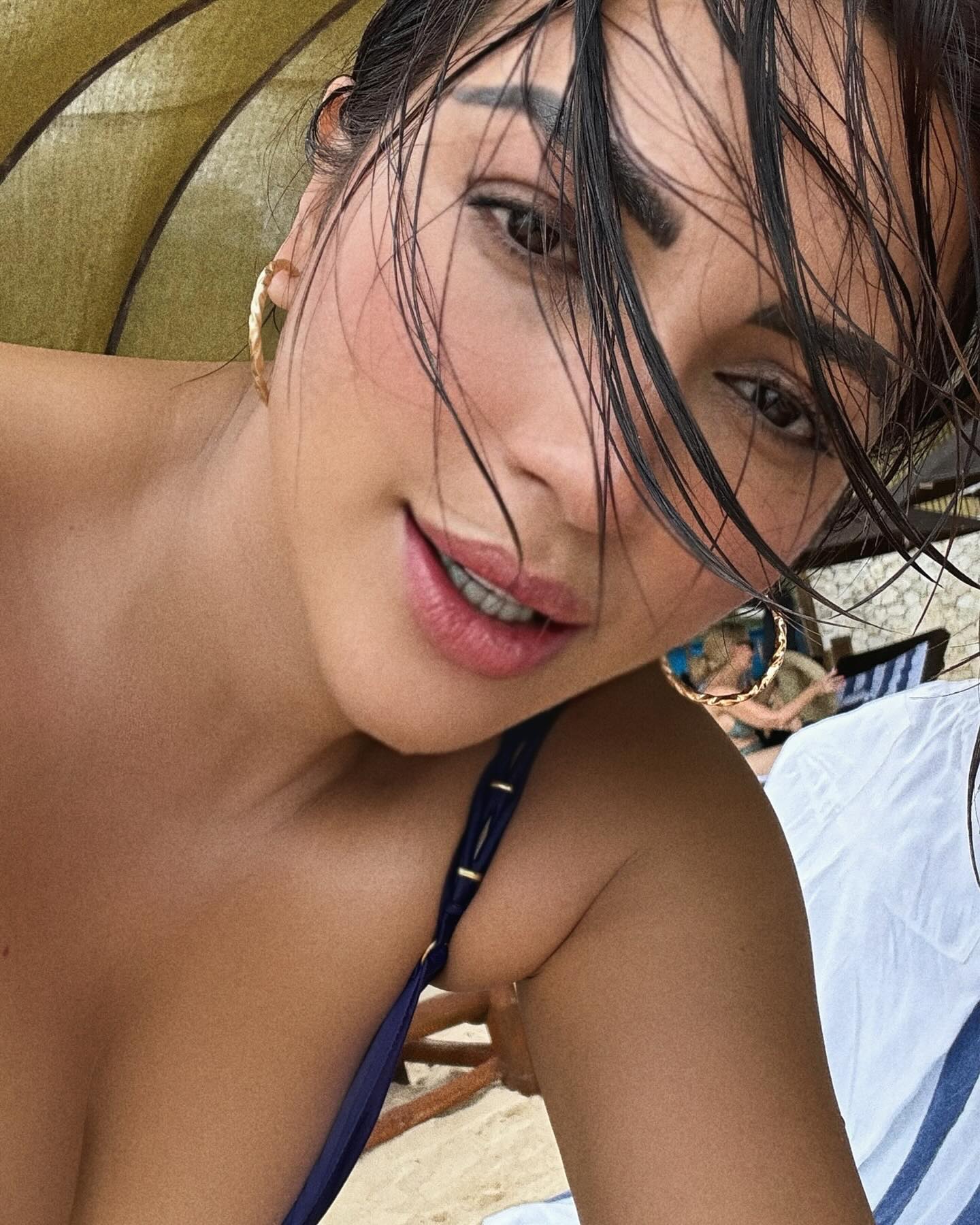 Shama Sikander Embraces Beach Beauty Shama Sikander shines on a sunny beach day, captivating fans with bright, trendy elegance!