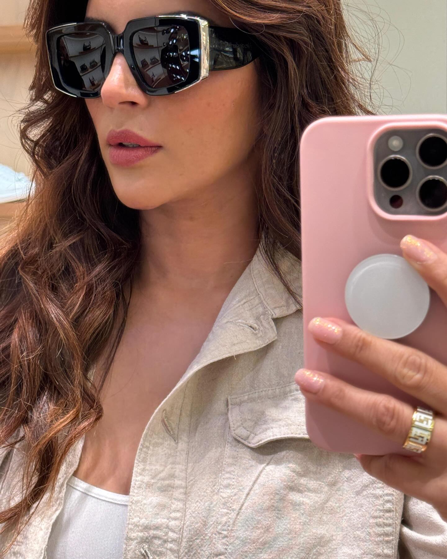 Shama Sikander’s Mirror Selfie Sparks Dubai Diaries Magic