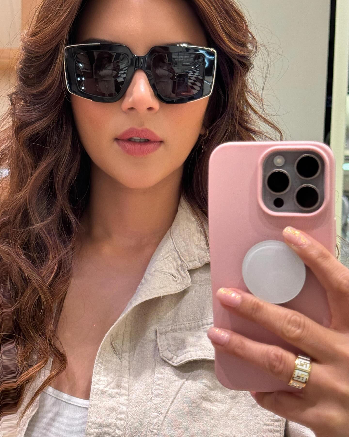 Shama Sikander’s Mirror Selfie Sparks Dubai Diaries Magic