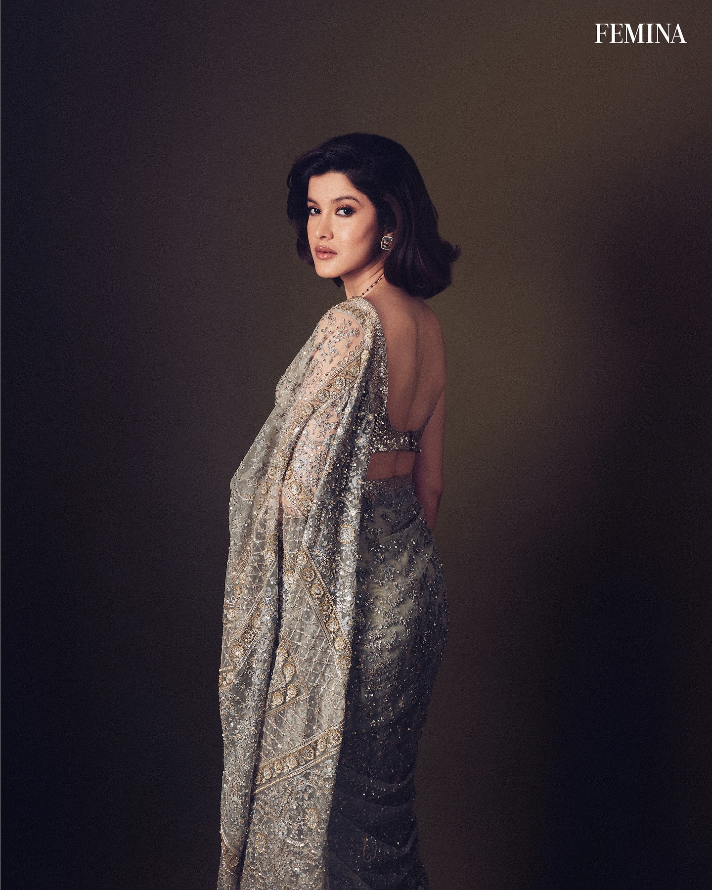 Shanaya Kapoor Dazzles In Silver Saree
