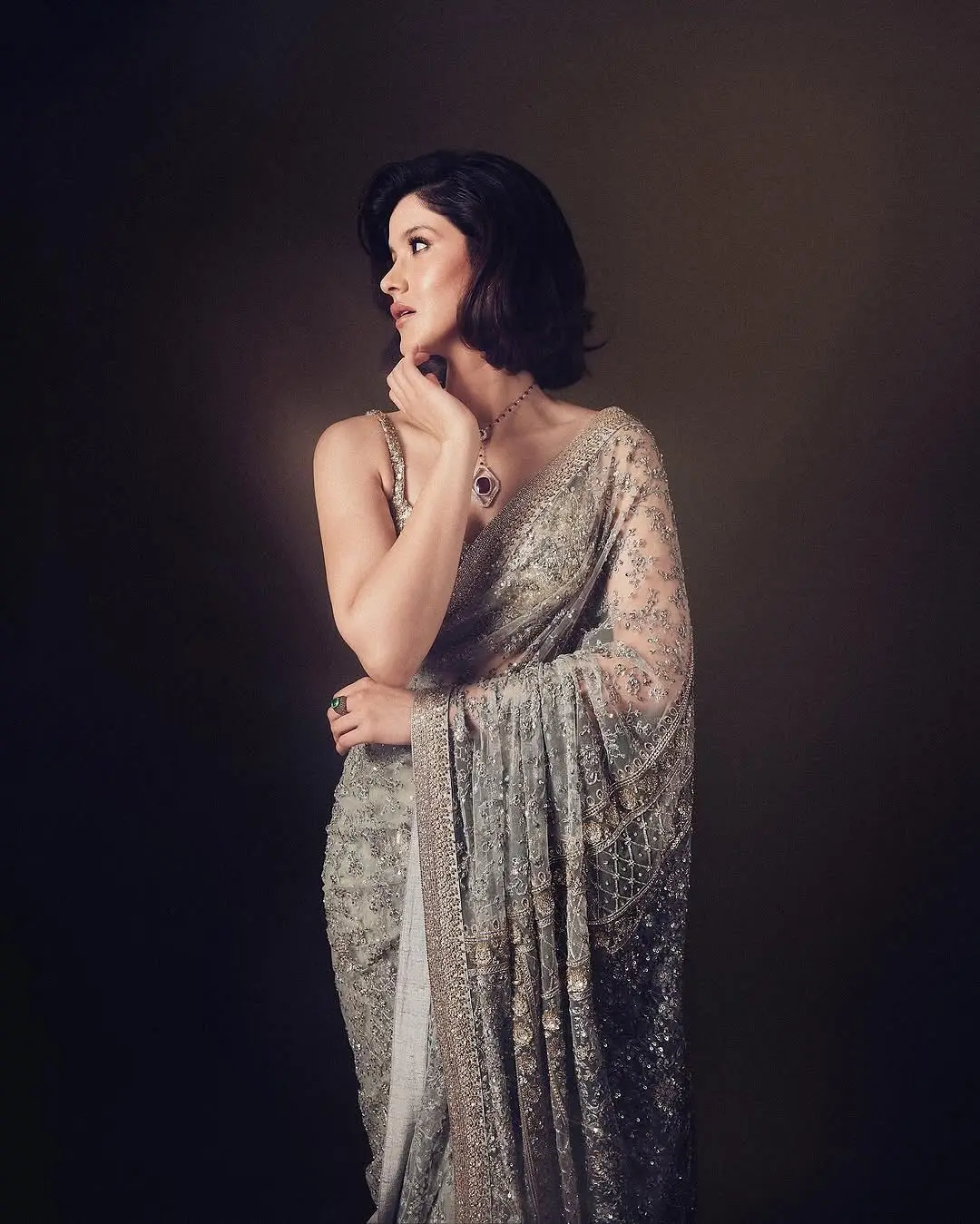 Shanaya Kapoor Gleams In Silver Elegance