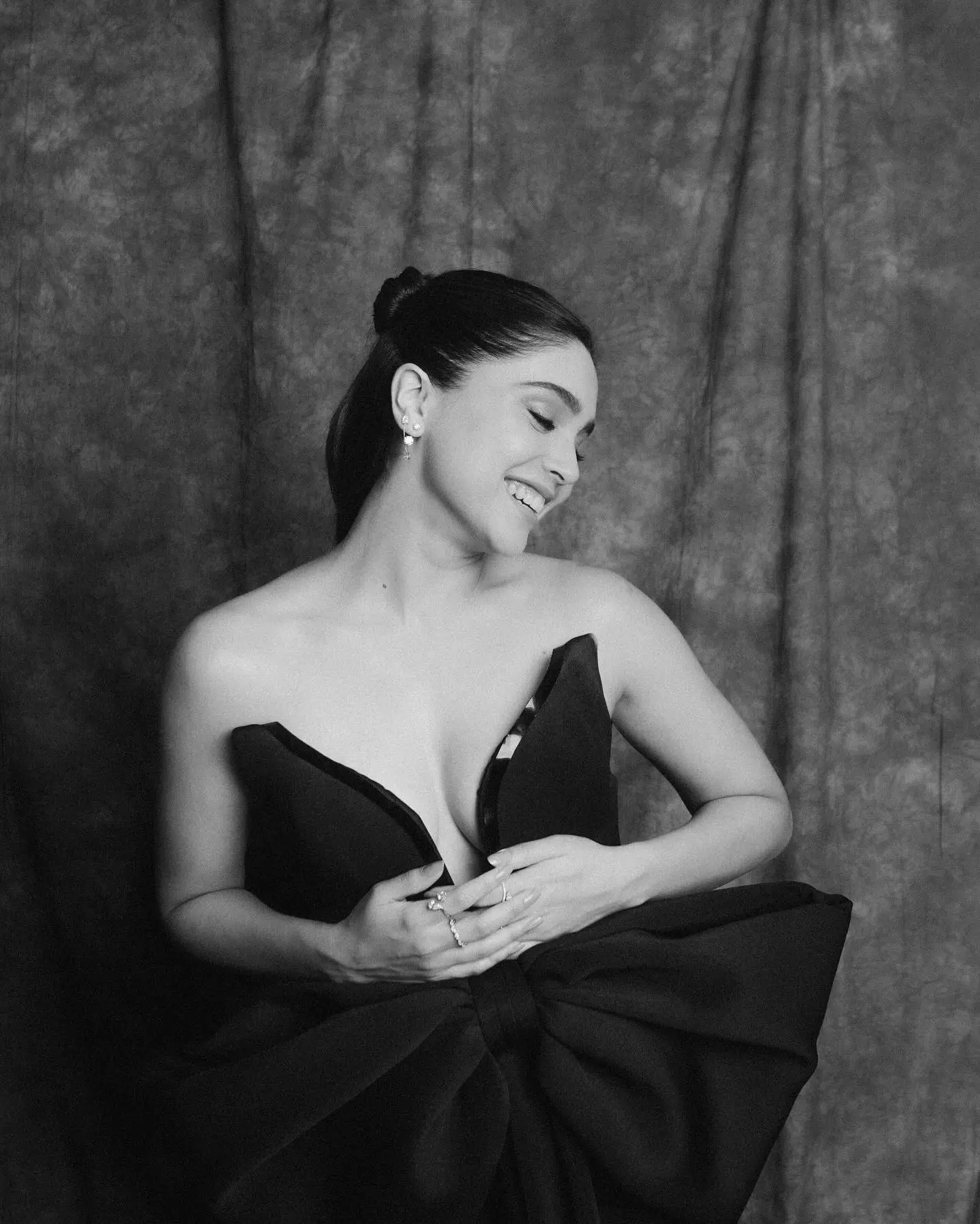 Sharvari Stuns At Zee Cine Awards 2025