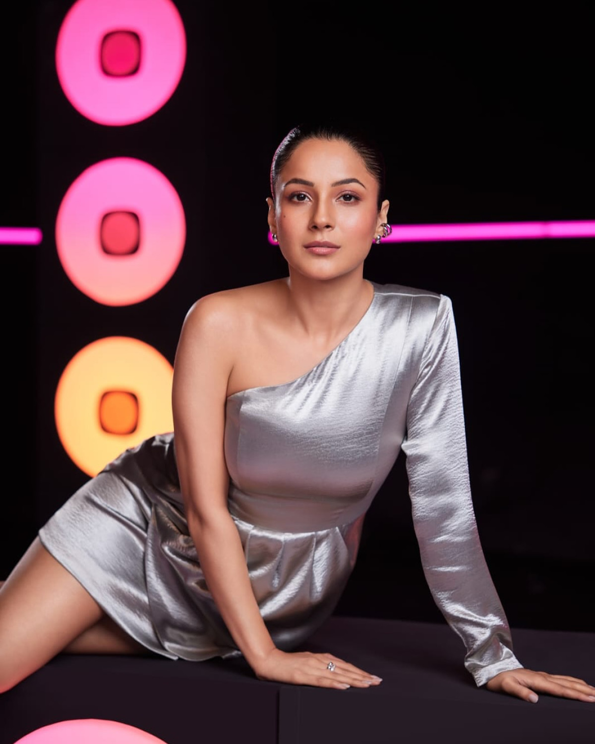 Shehnaaz Gill Captures Mirror’s Favorite View Shehnaaz Gill posts a mirror selfie that radiates playful charm and pure glamour in style