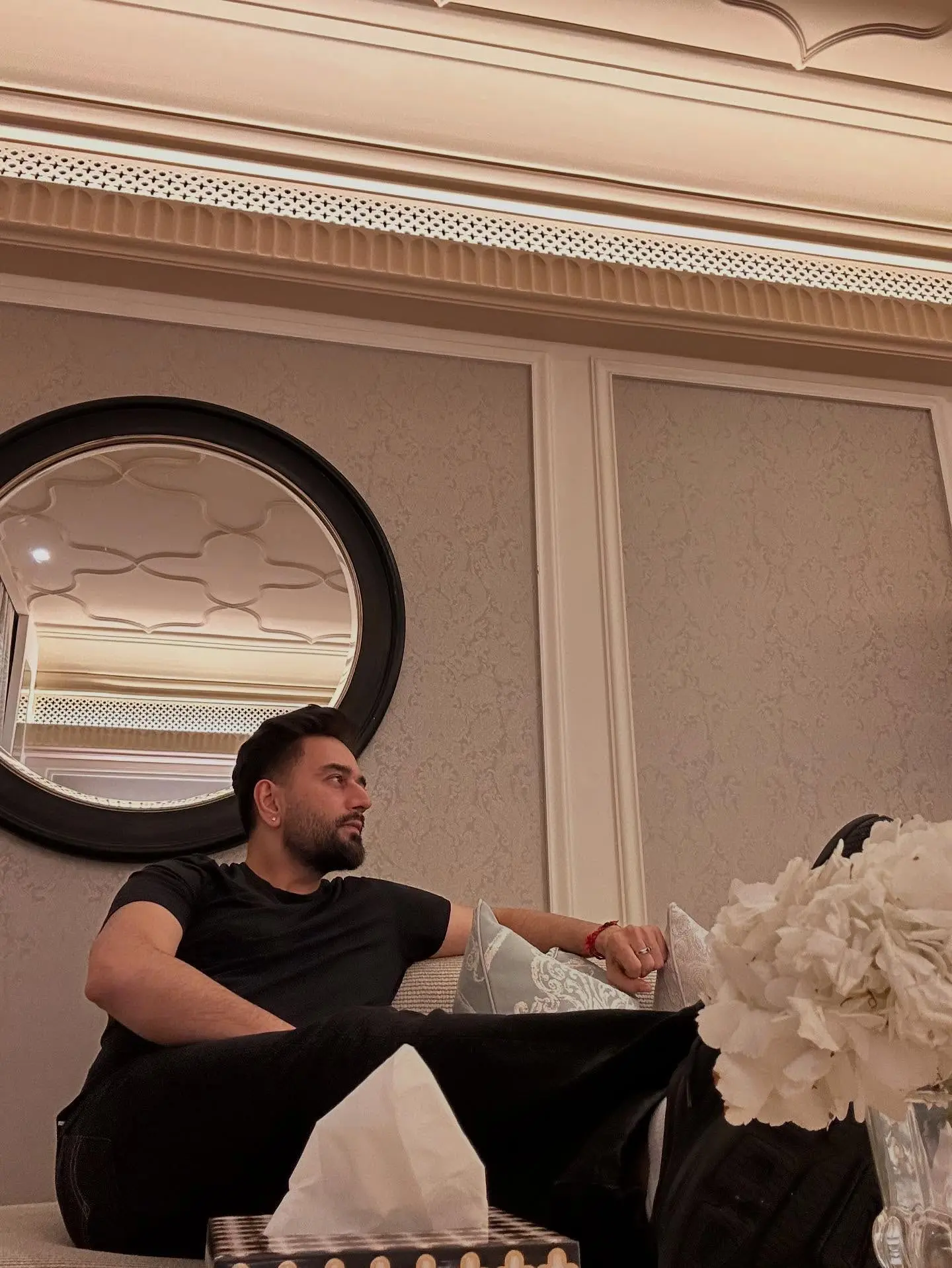 Shekhar Ravjiani's Pre-Gig Photoshoot Moment