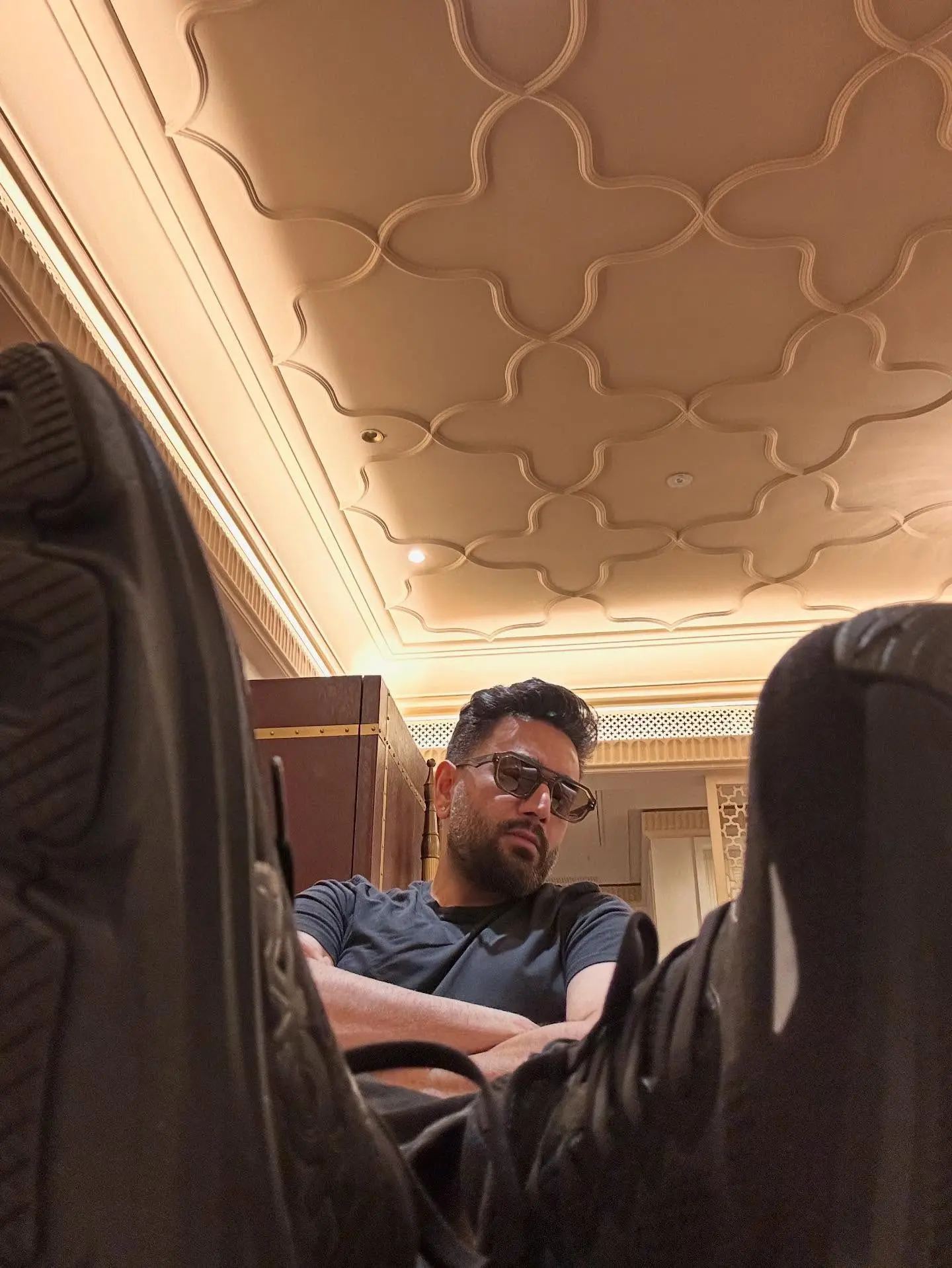 Shekhar Ravjiani's Pre-Gig Photoshoot Moment