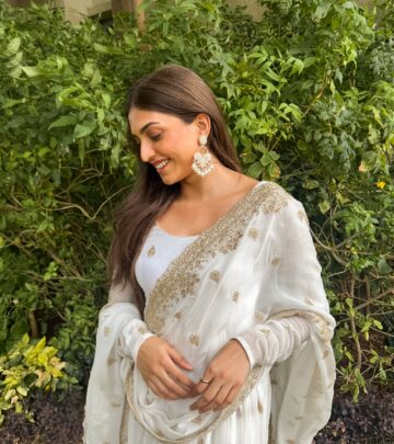 Shruti Sinha Stuns In Minimalist Talaraedit Look