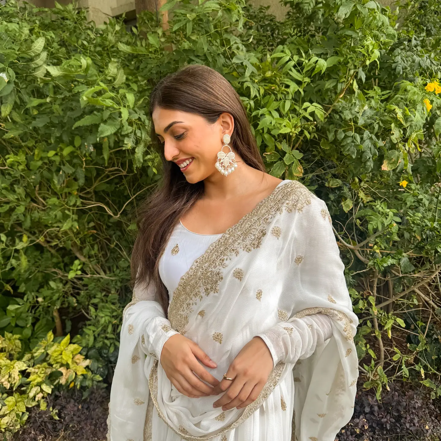 Shruti Sinha Stuns In Minimalist Talaraedit Look Bold minimalism meets unmatched chic as Shruti dazzles in a stunning white Talaraedit look.