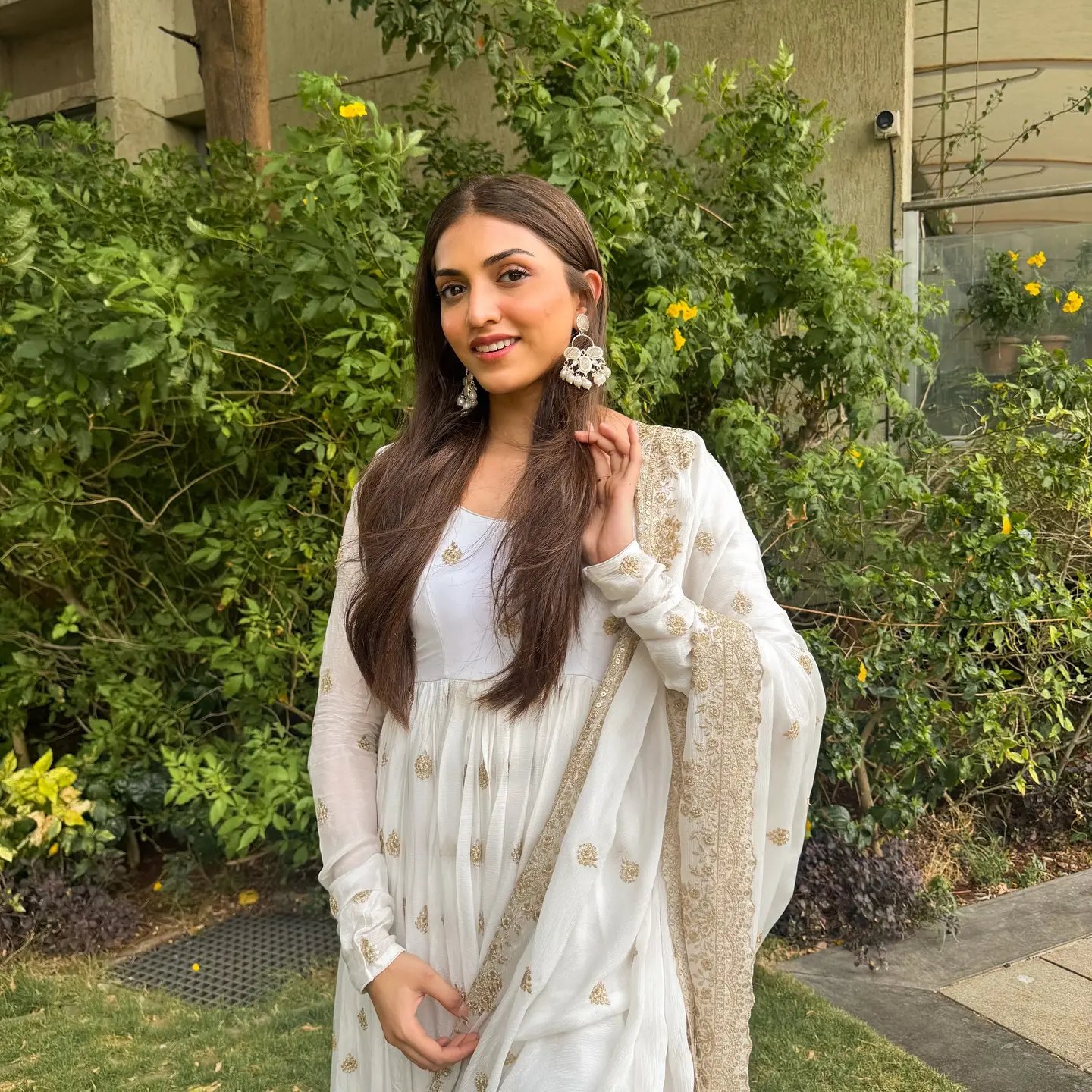 Shruti Sinha Stuns In Minimalist Talaraedit Look