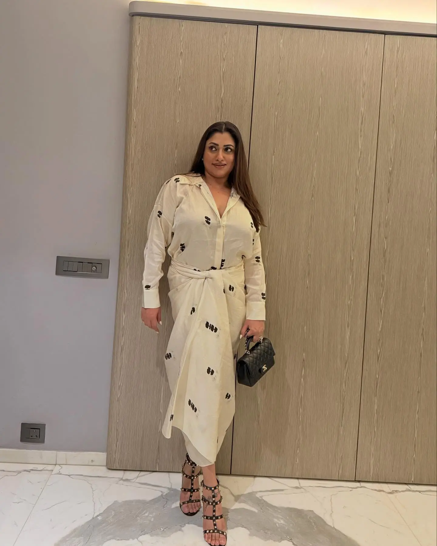 Shweta Menon Flaunts Bold Monochrome Attitude Celeb Shweta Menon stuns in minimalist monochrome style, showcasing her infinite attitude!