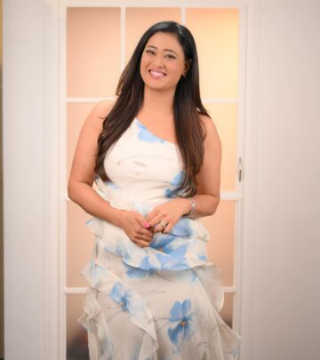 Shweta Tiwari Stuns In Latest Style Session