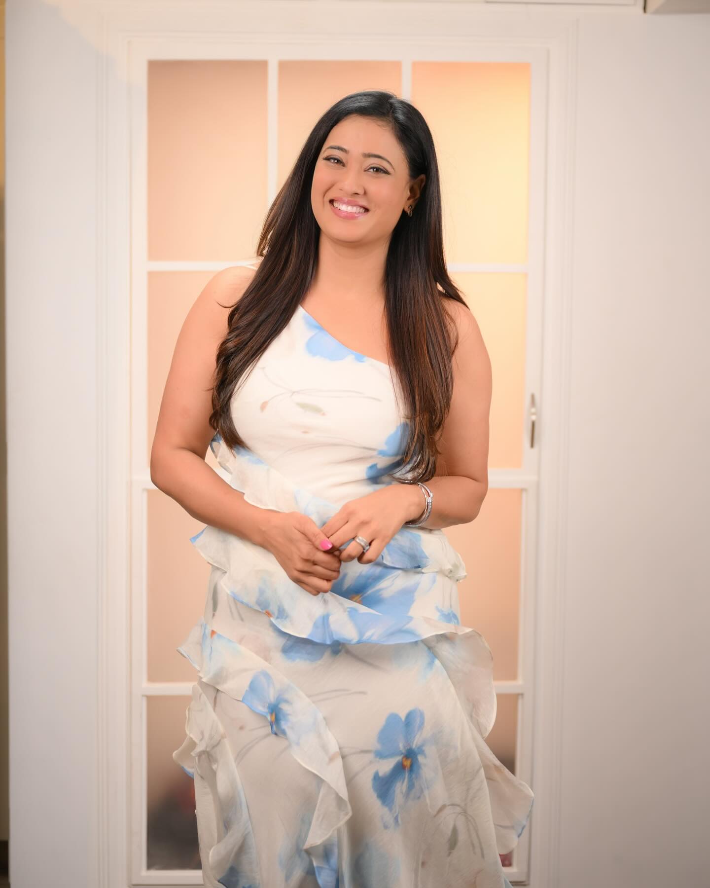 Shweta Tiwari Stuns In Latest Style Session Actress Shweta Tiwari collaborates with elite stylists to set a new benchmark in style!!