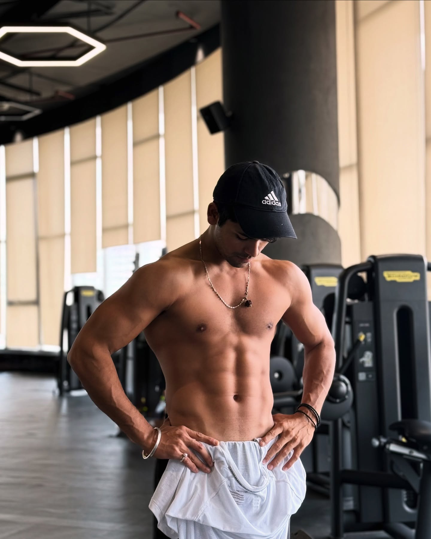 Siddharth Nigam flaunts raw muscle gains, offering a bold glimpse into his vibrant life!!!