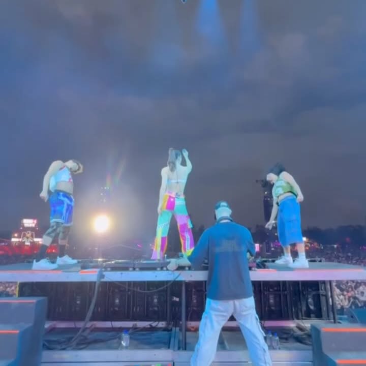Sofi Tukker Enjoys Mexico Break