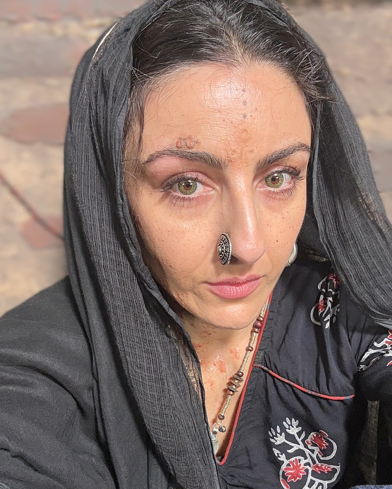 Soha Ali Khan On And Off Set With Daasi Soha Ali Khan shares on-set moments with Daasi, giving fans exclusive behind scenes peek.