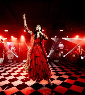 Sona Mohapatra Shines At Lal Pari Mastani Show