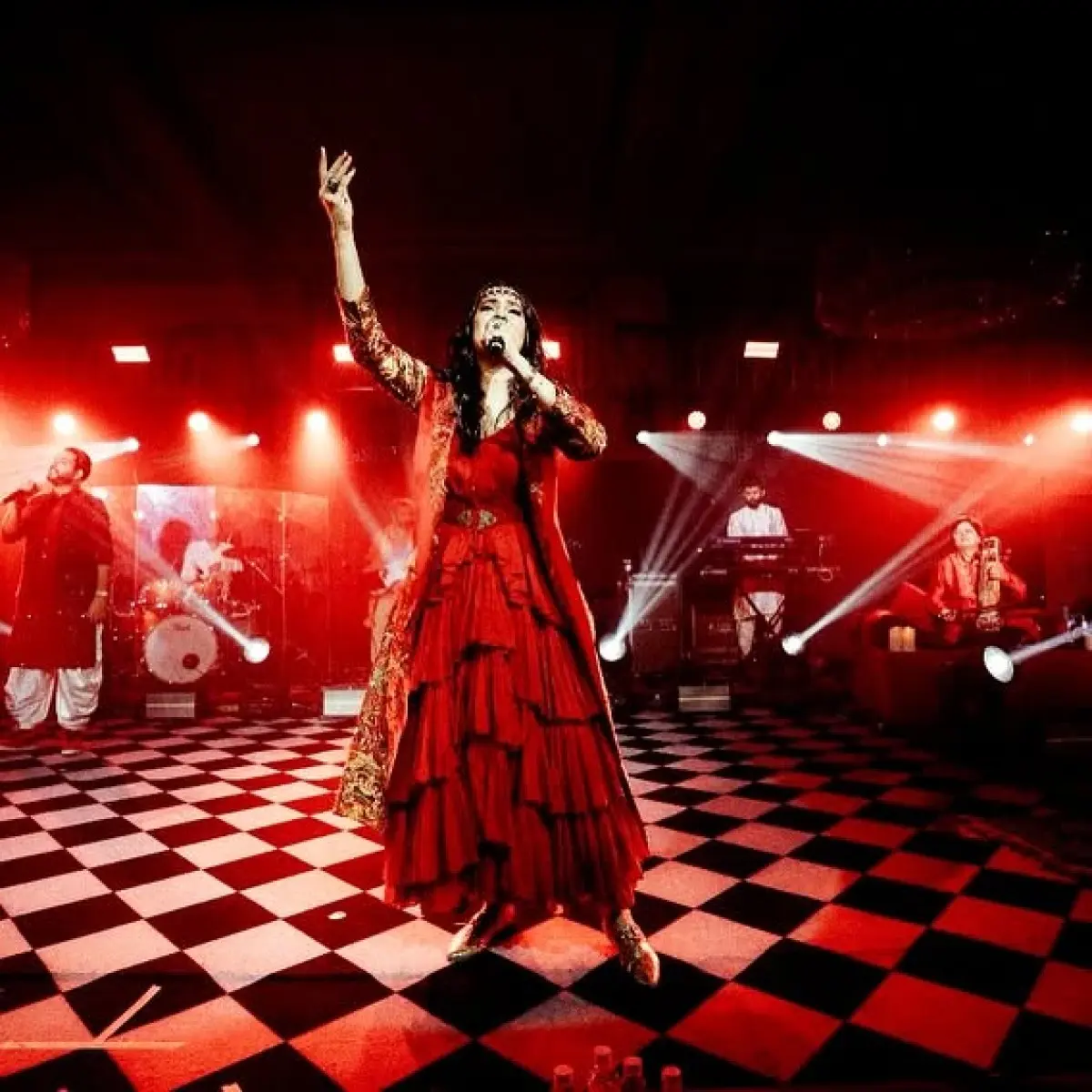 Sona Mohapatra Shines At Lal Pari Mastani Show A seven-stage musical journey that captivates audiences with energy, passion, and flair.!!