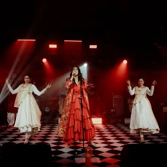 Sona Mohapatra Shines At Lal Pari Mastani Show