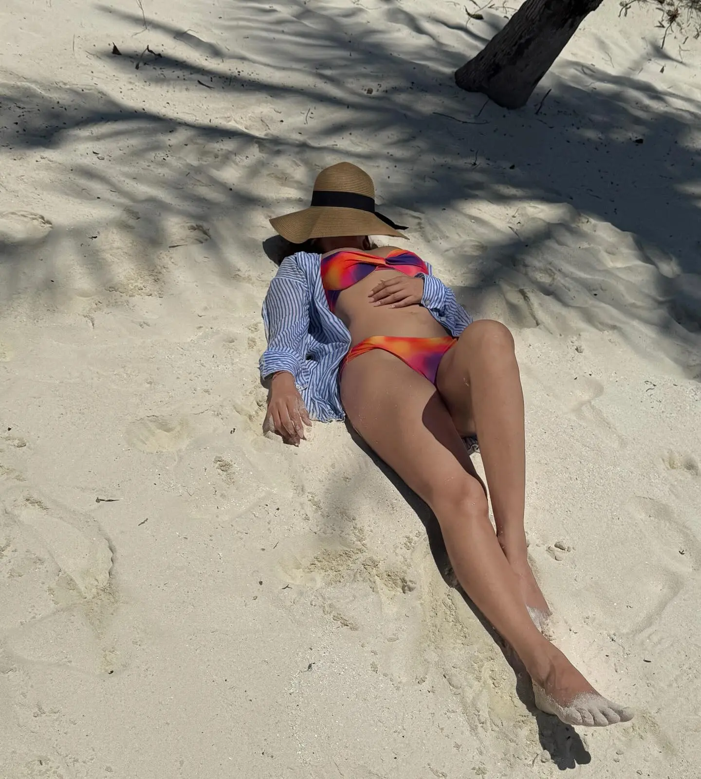 Sonal Chauhan Embraces Relaxed Sunday Mood Sonal Chauhan shares a chilled Sunday vibe, asking fans for a subscriber family name ASAP.