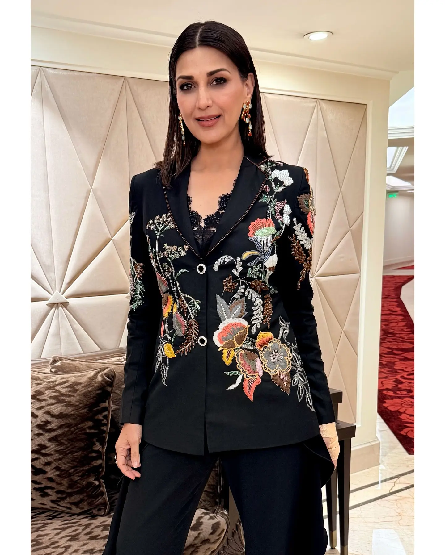 Sonali Bendre Inspires With Delhi Interviews Sonali Bendre’s Delhi stop sparks insightful interviews on films, books, and art journeys!