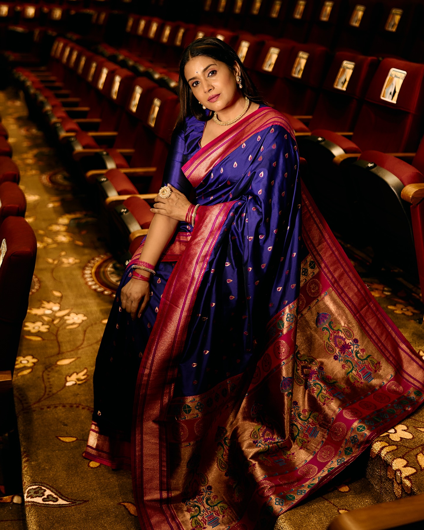 Sonali Kulkarni Stuns in Chic Celebrity Look A refreshing style update featuring outstanding fashion collaborations and celebrity panache.