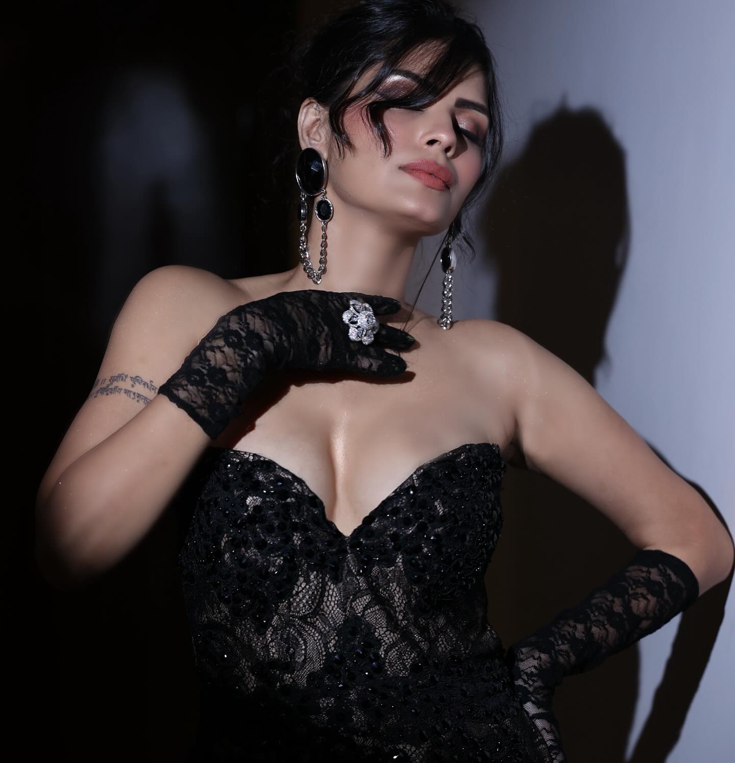 Fashion statement meets Instagram artistry as Sonali Raut dazzles with her black style.
