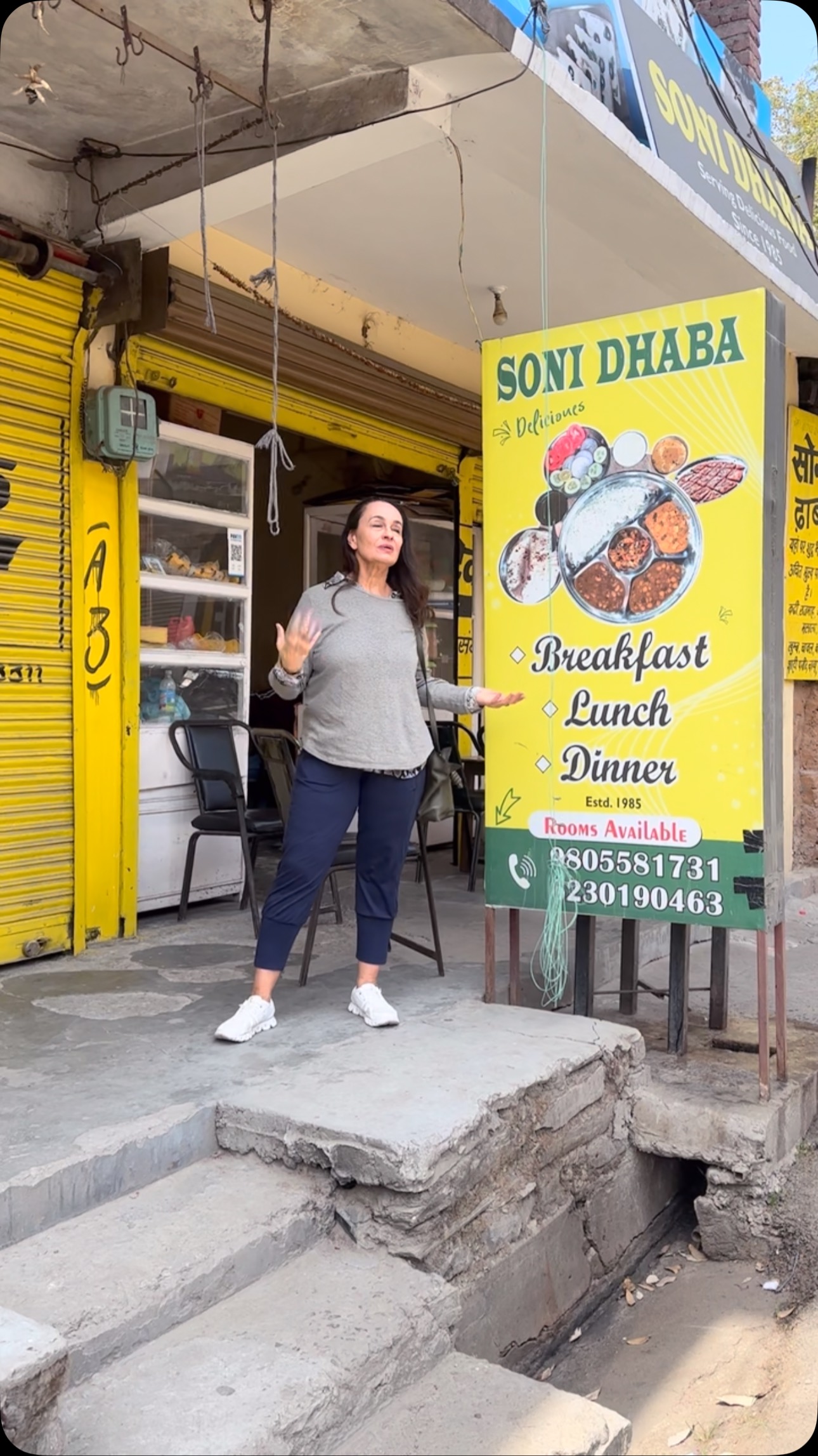 Soni Razdan Enjoys Amazing Gud Paratha At Naam Ka Dhaba Veteran actress Soni Razdan savors an amazing gud paratha experience at her local dhaba.!!