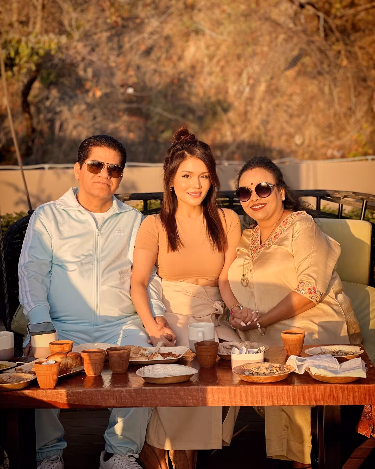 Sonu Kakkar Celebrates Family Anniversary
