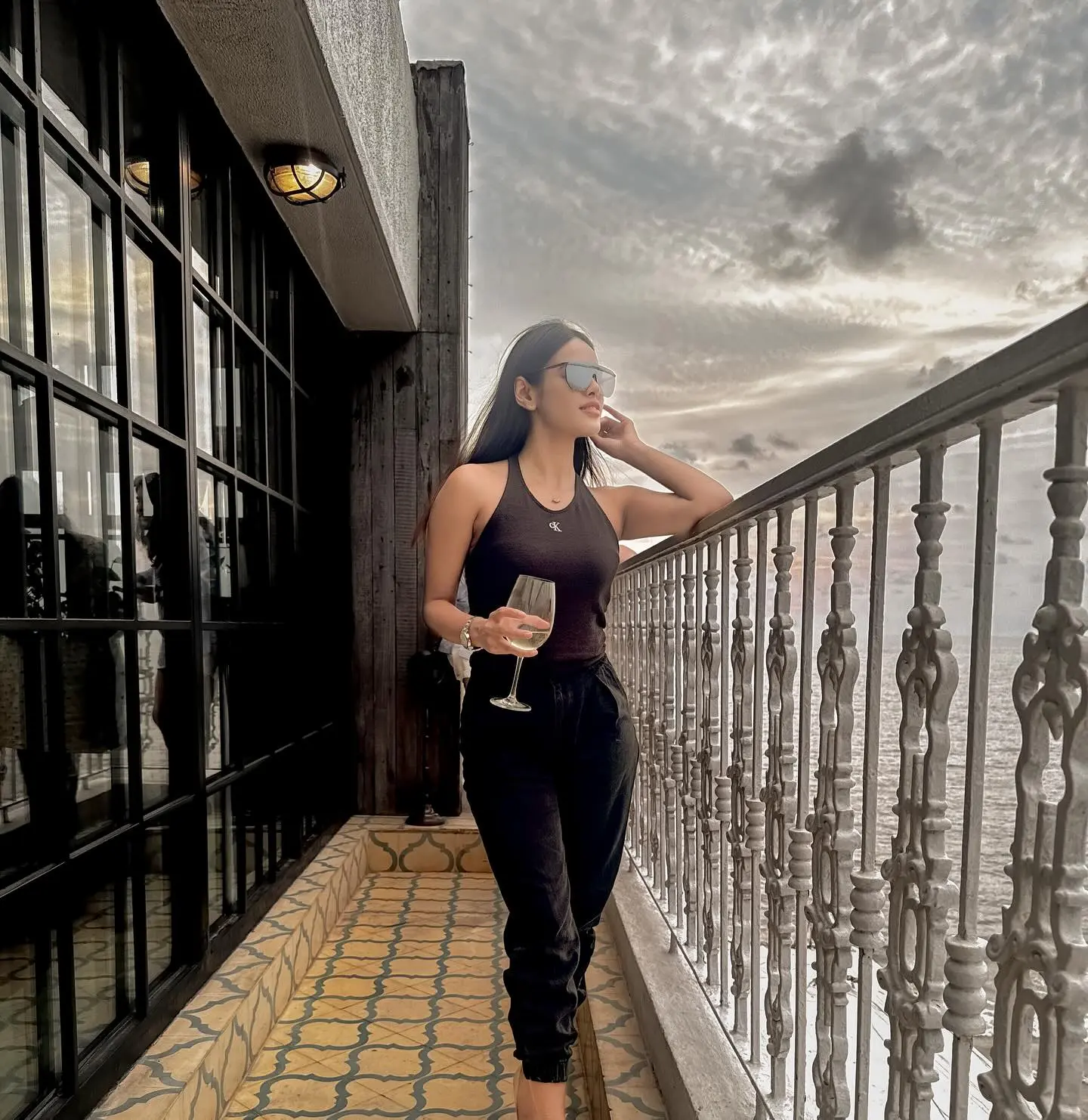 Sonyaa Ayoddhya Edits Her Sunset Moments Amid refined hues, Sonyaa Ayoddhya defines a bold edit, cutting through the Insta clutter.