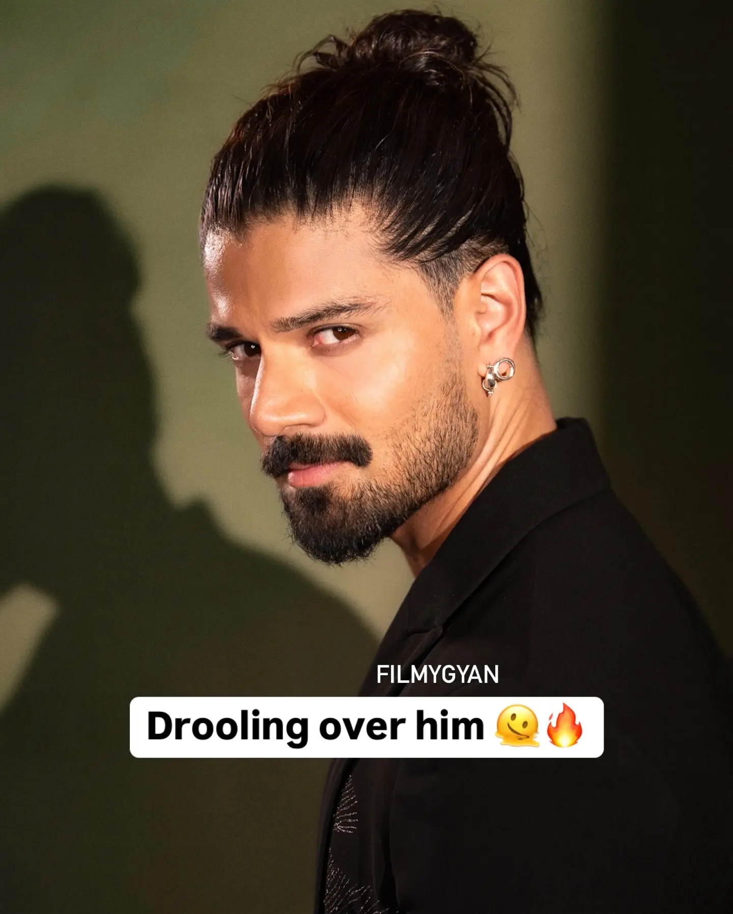 Sooraj Pacholi’s Dazzling Look Captivates Fans Filmy Gyan shares a stunning snap of Sooraj Pacholi that leaves fans utterly enchanted @IG