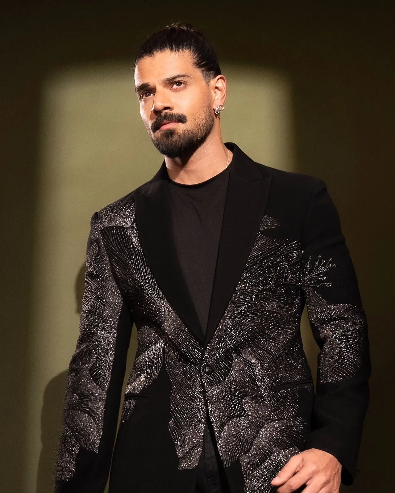 Sooraj Pacholi’s Dazzling Look Captivates Fans