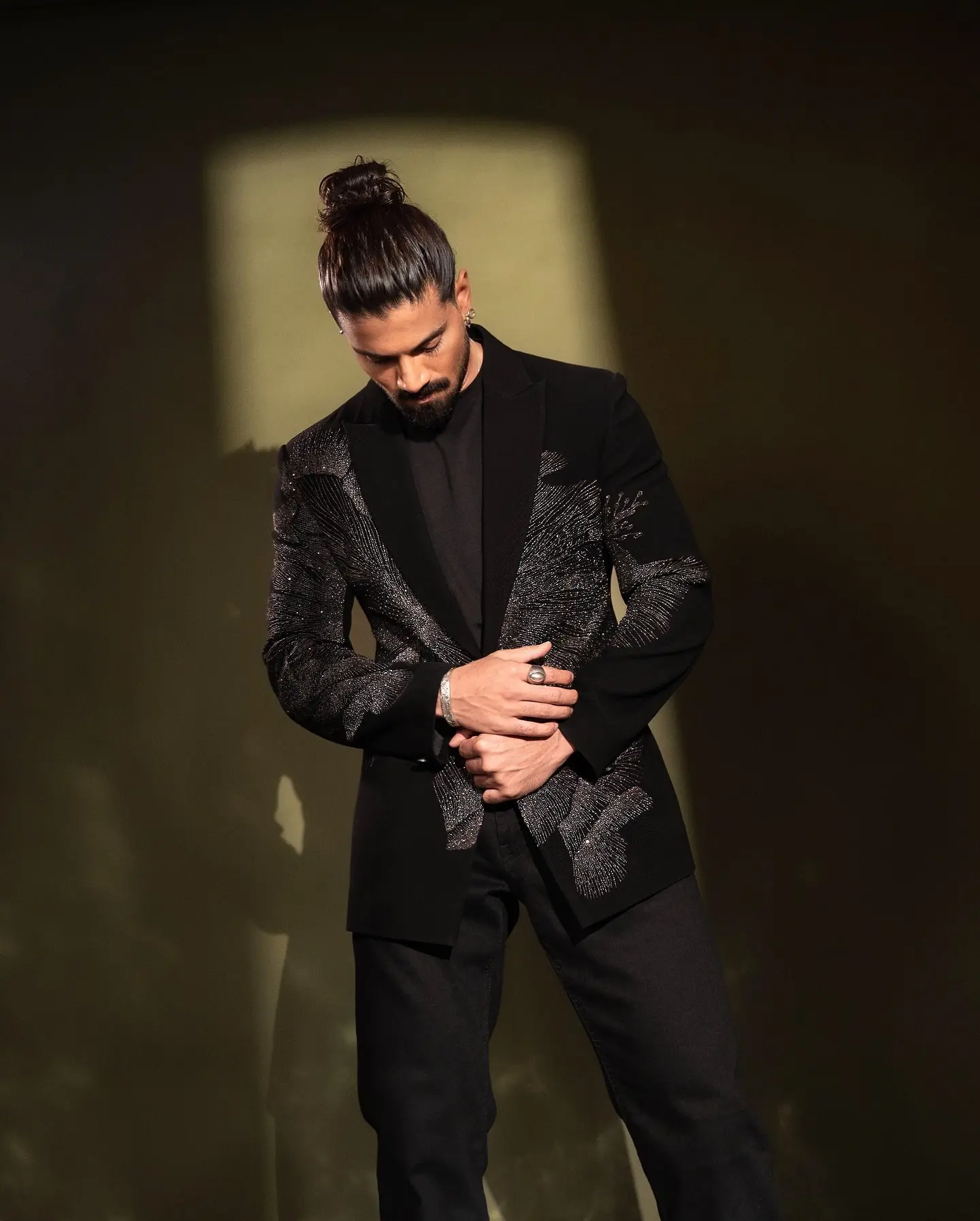 Sooraj Pacholi’s Dazzling Look Captivates Fans
