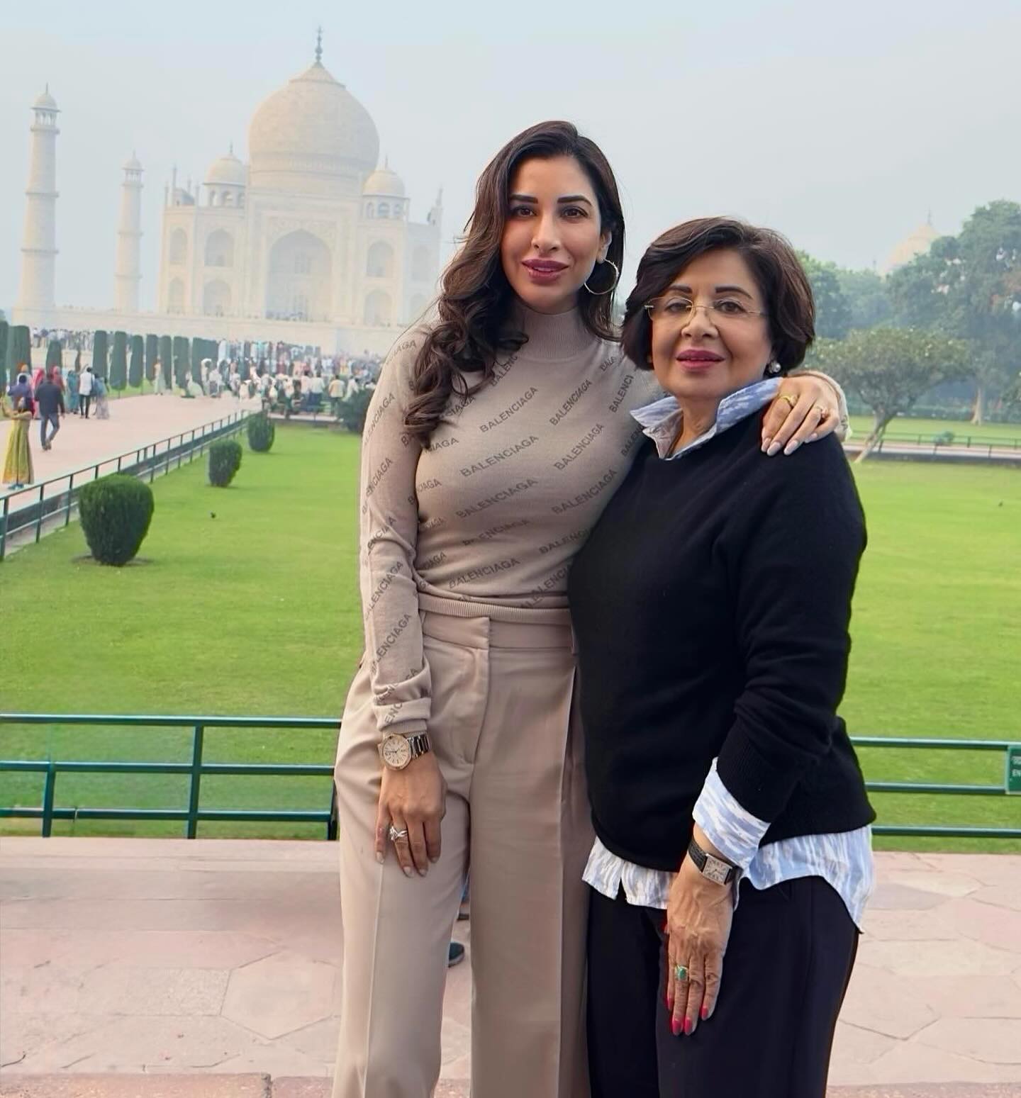 Sophia Chaudhary shows gratitude for her mom, celebrating warm love with zest and style!!!
