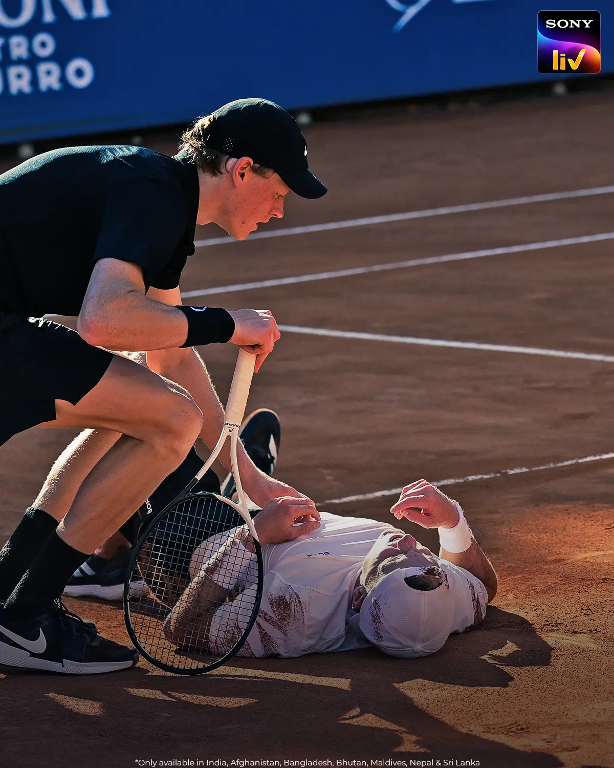 Sportsmanship Shines in Rome: Jesper de Jong Injured, Sinner Steps Up Jannik Sinner's true class on court aids injured Jesper de Jong during tight Rome match.!!