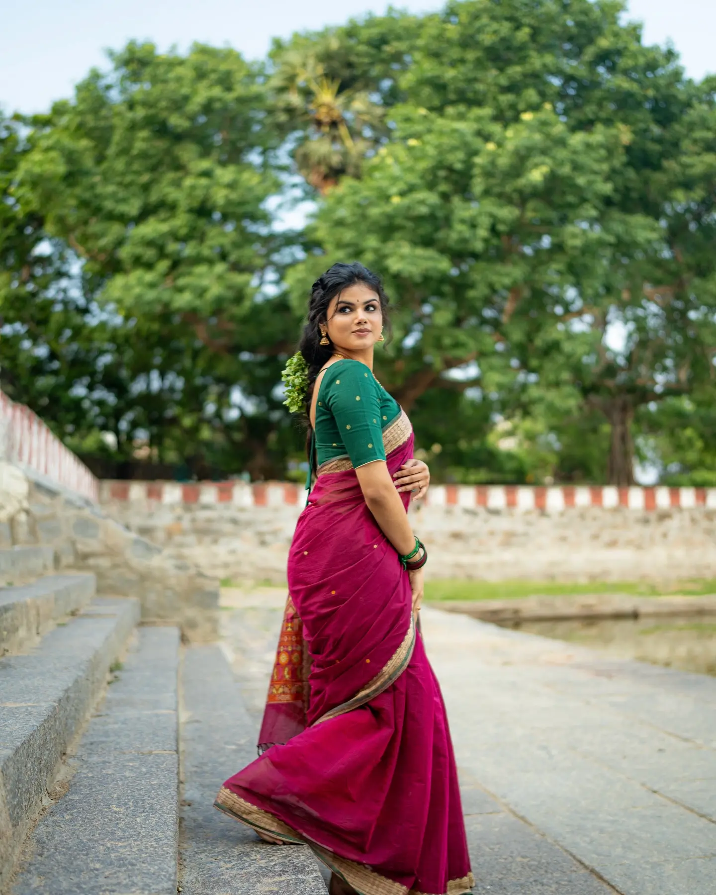 Stylish Saree Elegance Captivates Fashion Fans