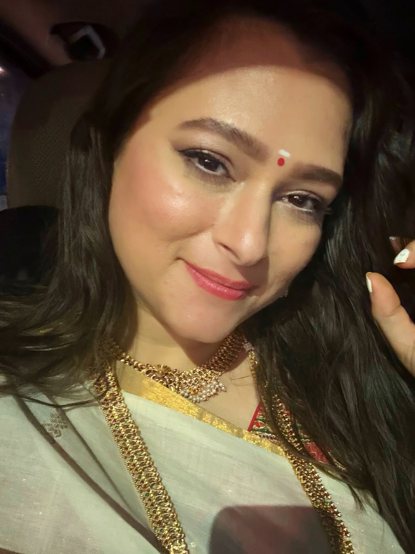 Iconic Sumedha radiates wedding joy, praising a friend for a brain-hijacking audio vibe!!