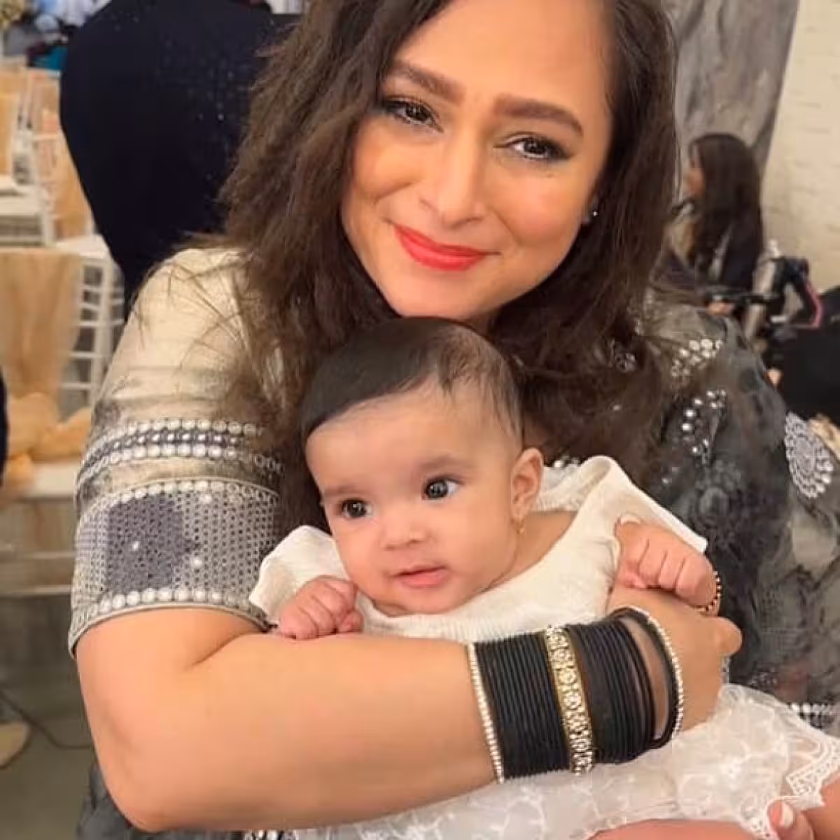 Sumedha Karmahe Meets Celebrity’s Little Angel Renowned singer Sumedha delights fans with a tender encounter with a celebrity little star.