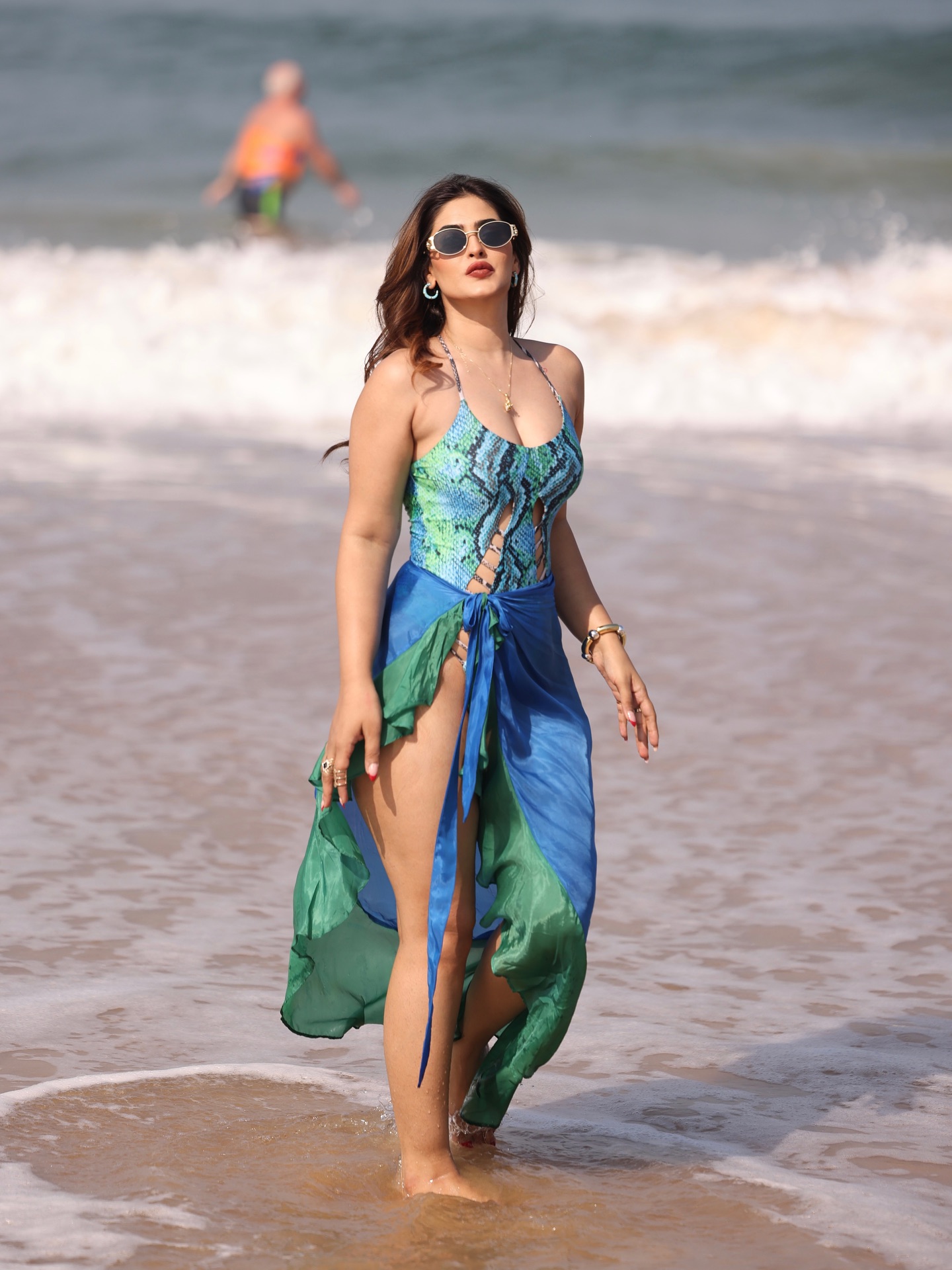 Summer Vibes: Karishma Sharma’s Seasonal Style Karishma Sharma celebrates summer with matcha, pottery fun, and sunset swims, in style!???
