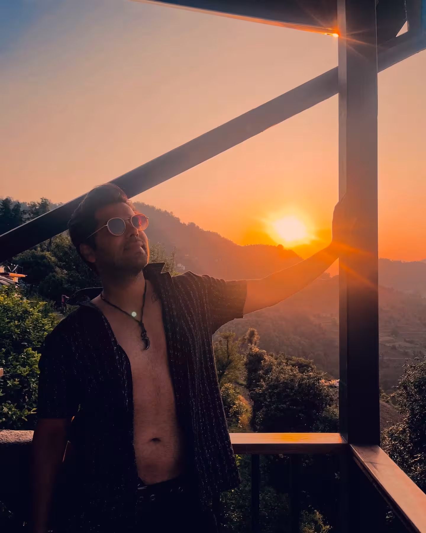 Sunlit Vibes: Kinshuk Mahajan Shines on Instagram Kinshuk Mahajan dazzles with sunlit flair as his Instagram photo radiates casual elegance!